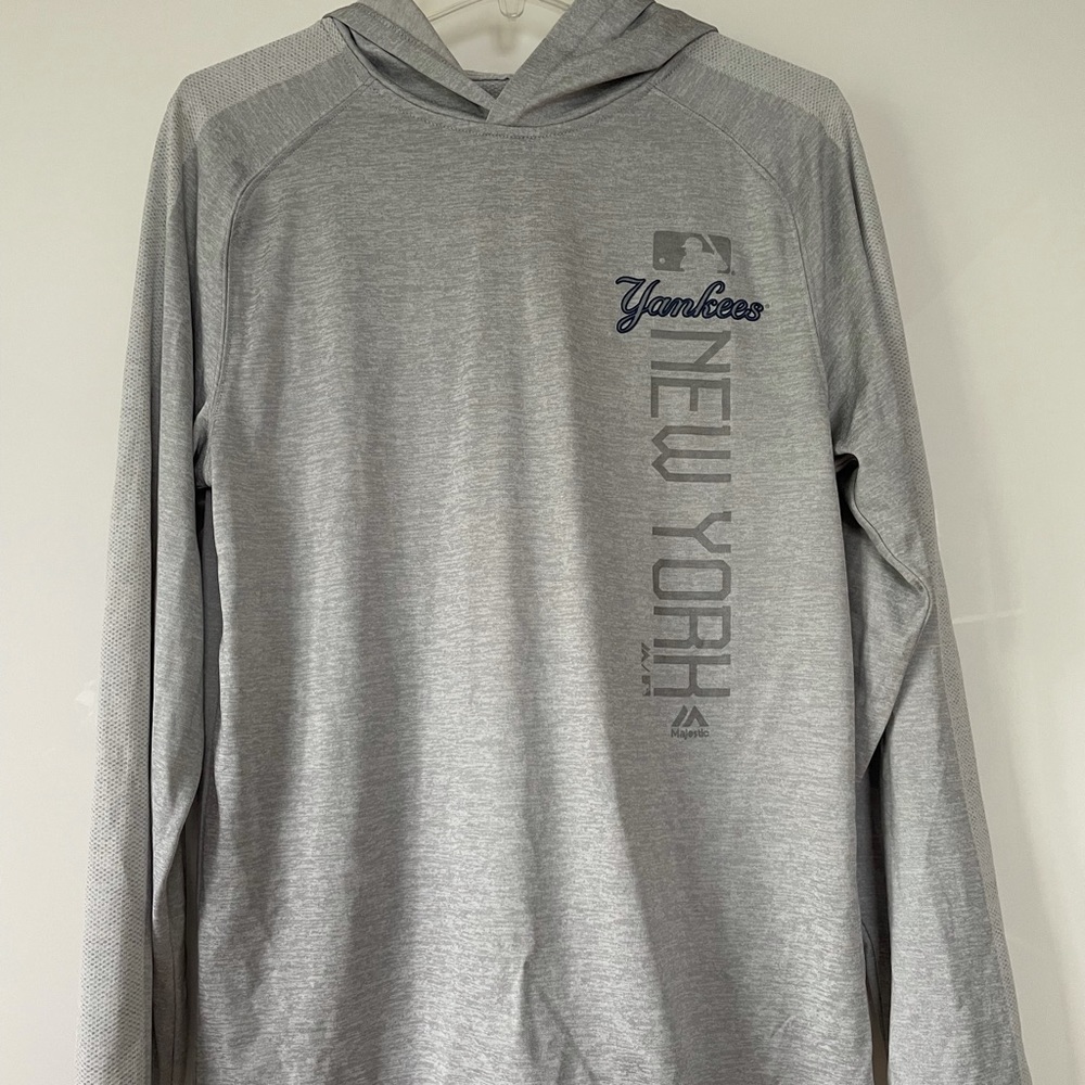 New York Yankees LongSleeve Tee with/Hoodie  Color Gray Size Small